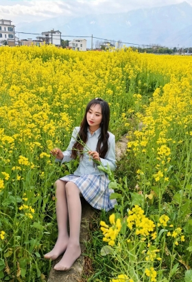 油菜花与小姐姐[<font color=red>5P</font>]