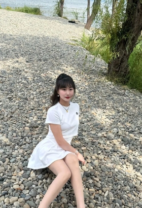 白色短裙下的大长腿[<font color=red>5P</font>]